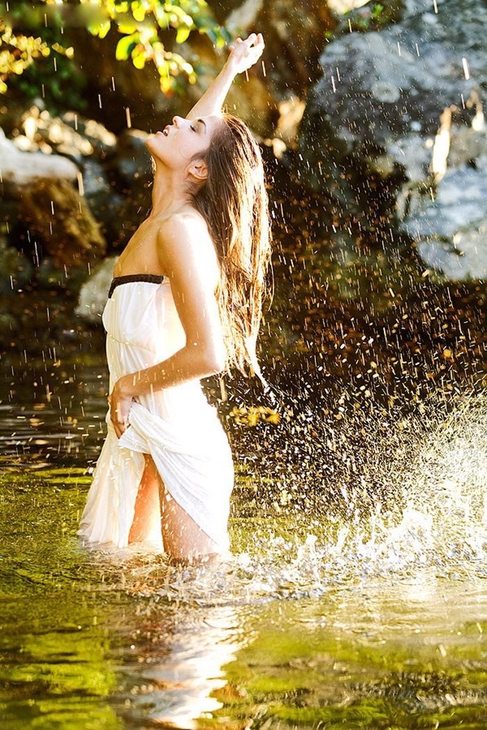 Marie Avgeropoulos in Hamilton