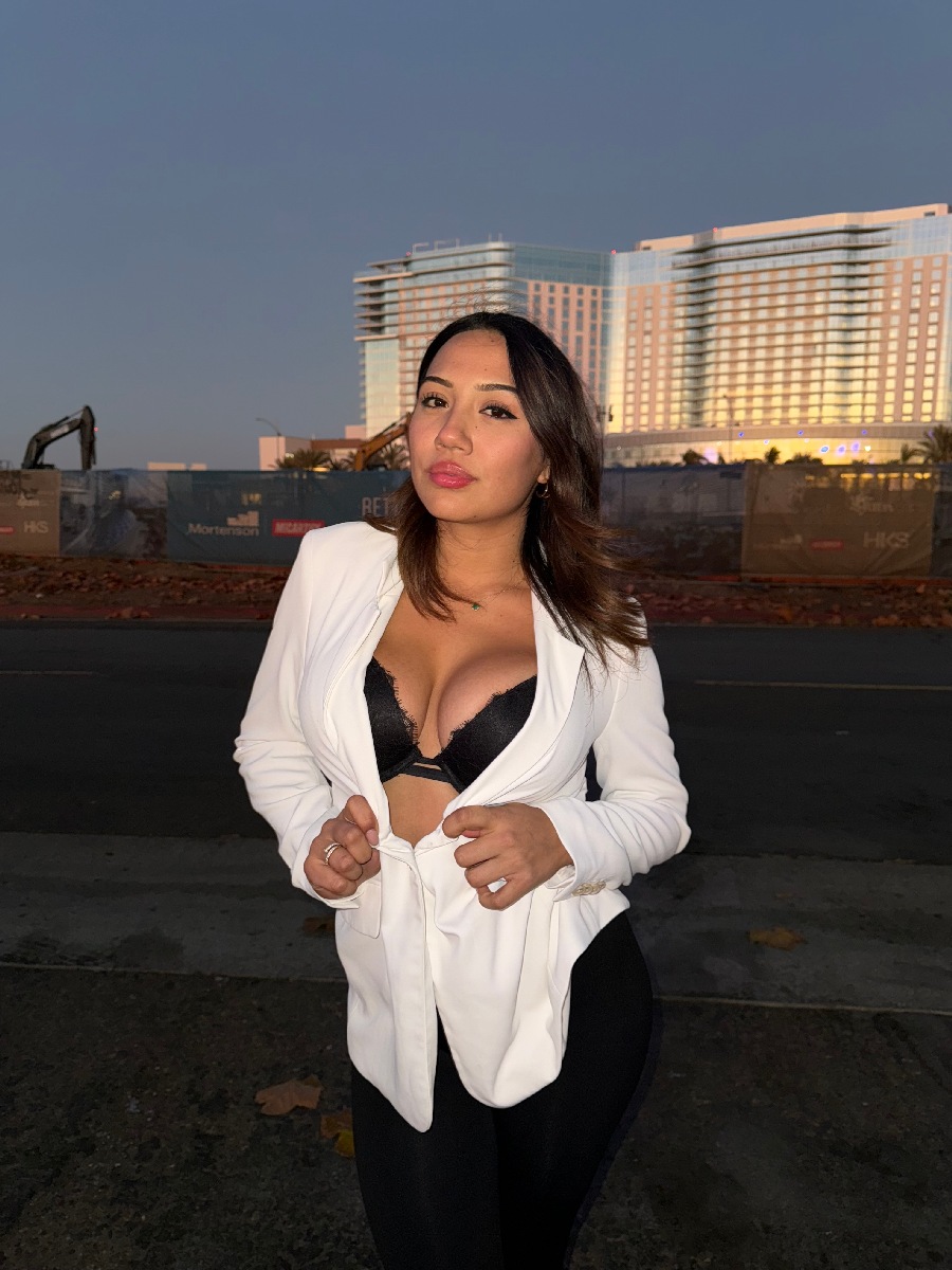 Take a pause and enjoy Ali Cruz — streaming from Hamilton