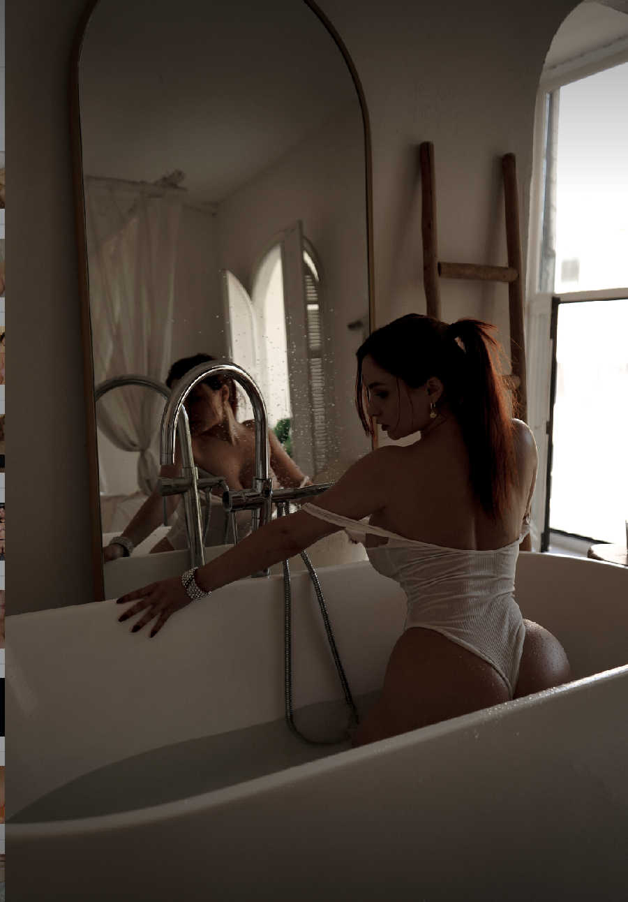 A playful frame from Miranda Faith nude — online in Hamilton