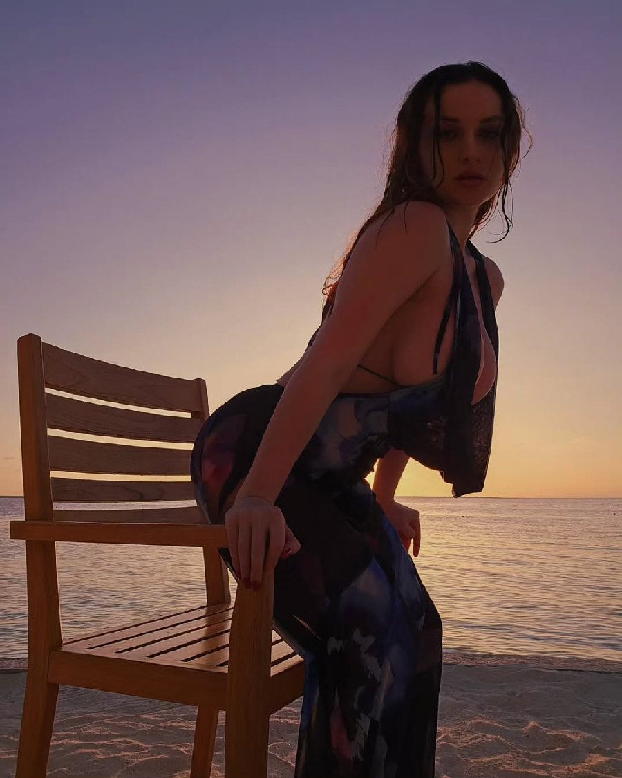 Sexy girl Miranda Faith nude in Hamilton