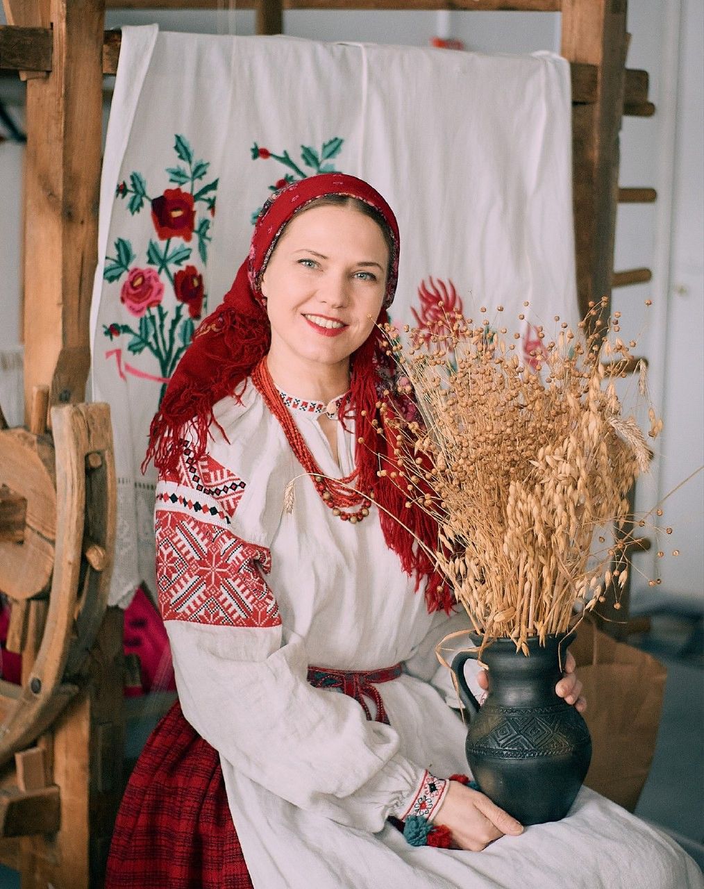 Women in Slavic costumes in Hamilton