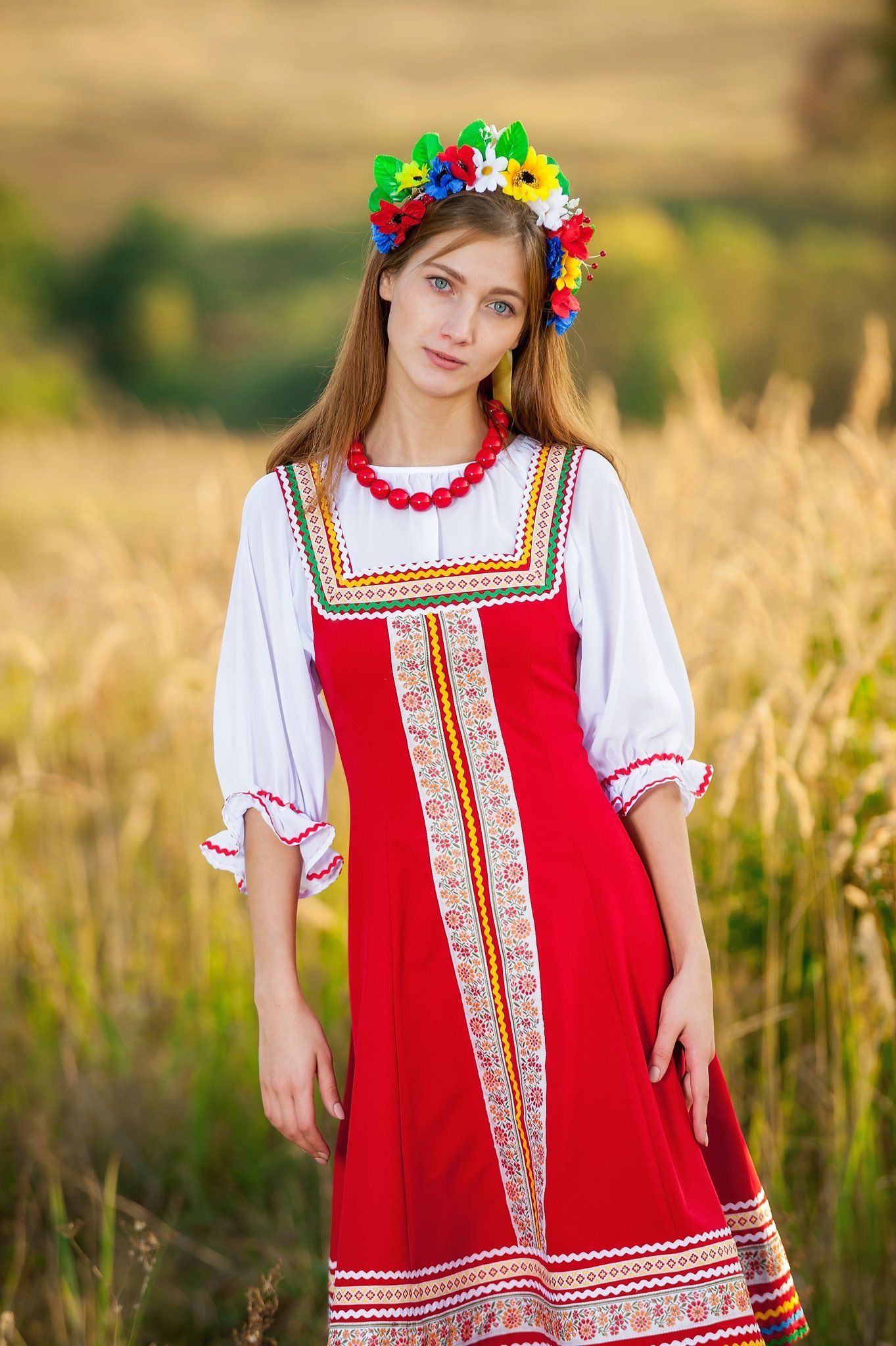 Women in Slavic costumes in Hamilton
